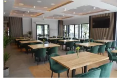 stoly-bukowe-w-Bunio-Restaurant
